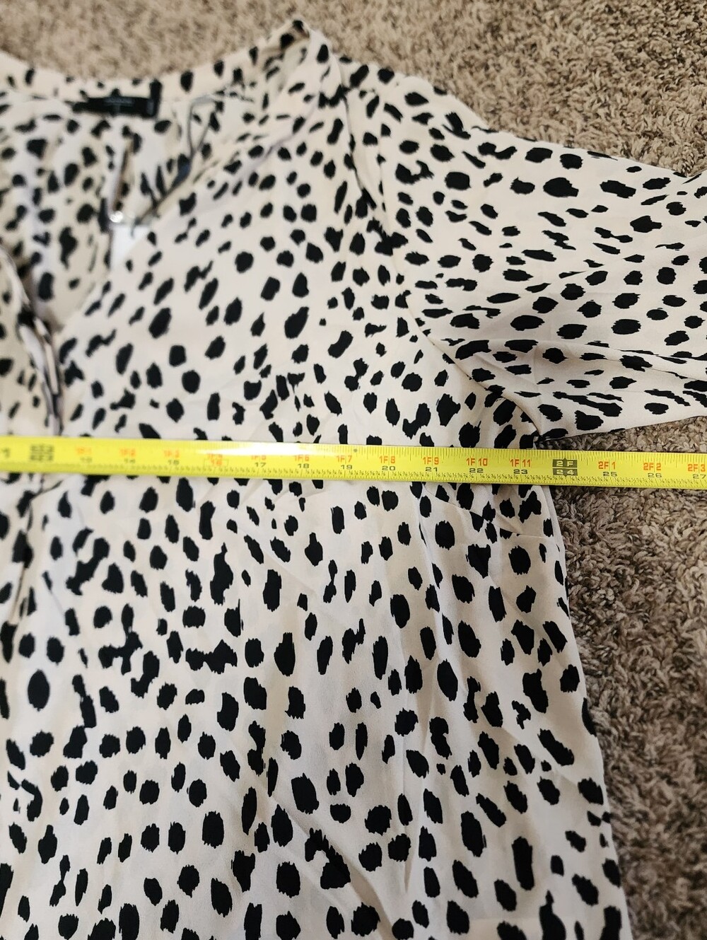Tahari Cheetah Leopard Print V-Neck Blouse Long Bubble Sleeve 2X NWT - Picture 6 of 7